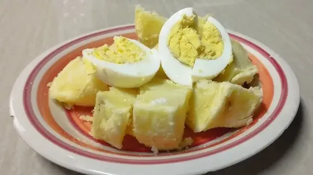 Papa con huevo y ají