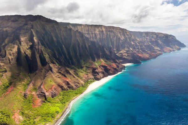 Costa Nā Pali en Kauai, uno de los mejores lugares para visitar en Hawái