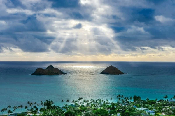 Vista aérea de la playa Lanikai e islotes en Oahu