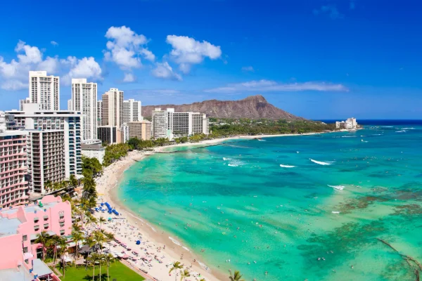 Playa de Waikiki, una de las mejores opciones de qué hacer en Hawái